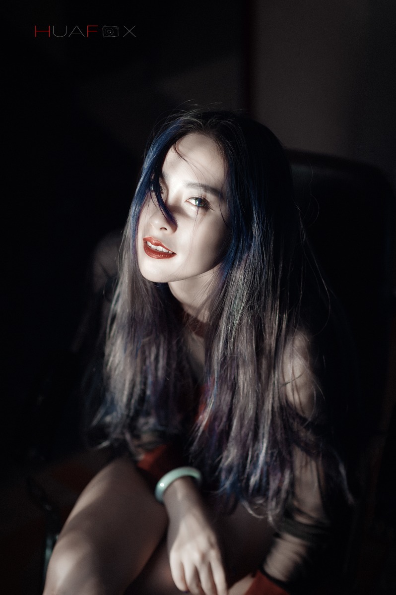 美女蕾丝内衣冷色系写真