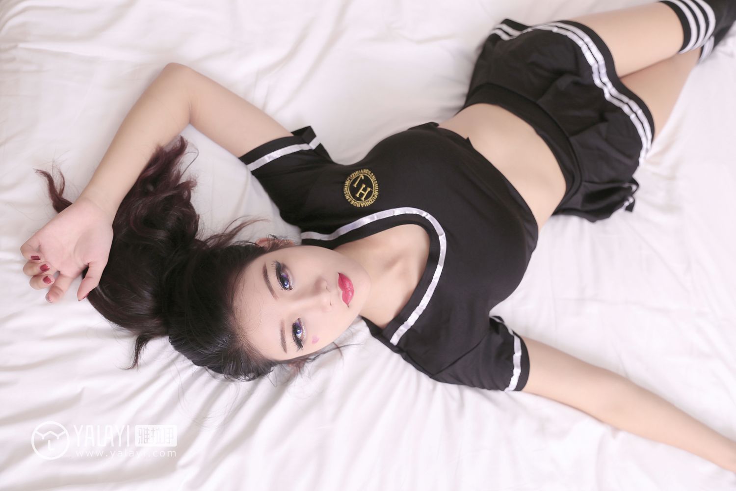 情趣制服美女齐臀超短裙翘臀黑丝美腿写真