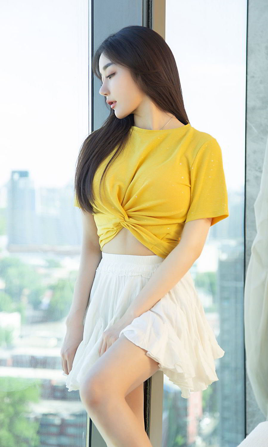 日韩美女谢芷馨巨乳翘臀诱人性感图片