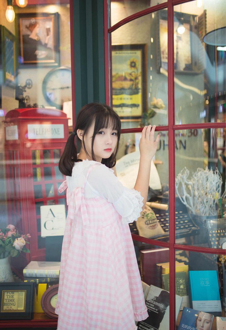 日韩美女谢芷馨巨乳翘臀诱人性感图片