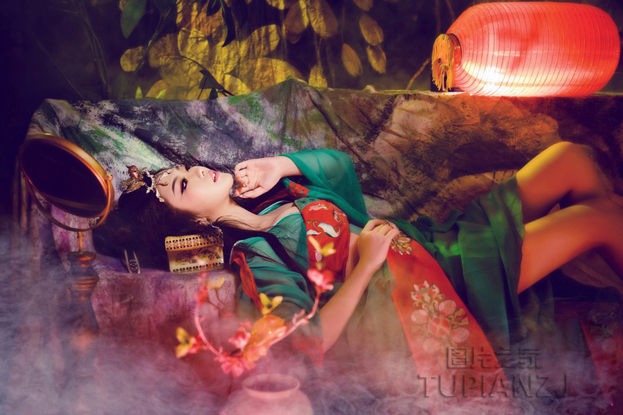 绿色妖姬古装写真图片 上演古典诱惑