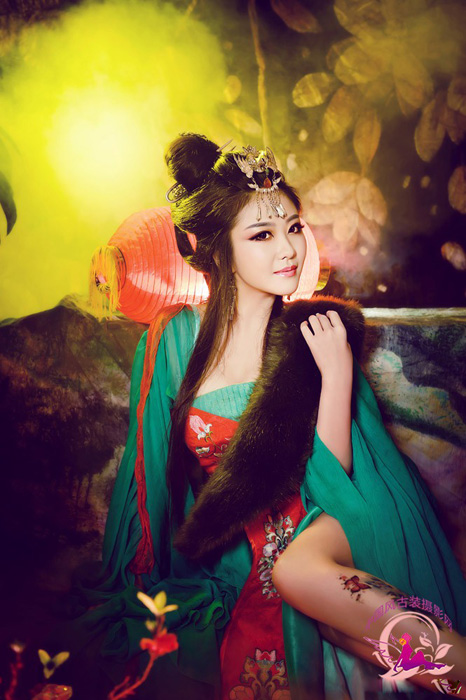 绿色妖姬古装写真图片 上演古典诱惑