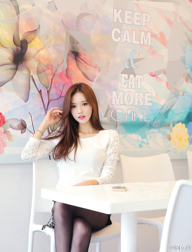 超好看的韩国气质黑丝美女