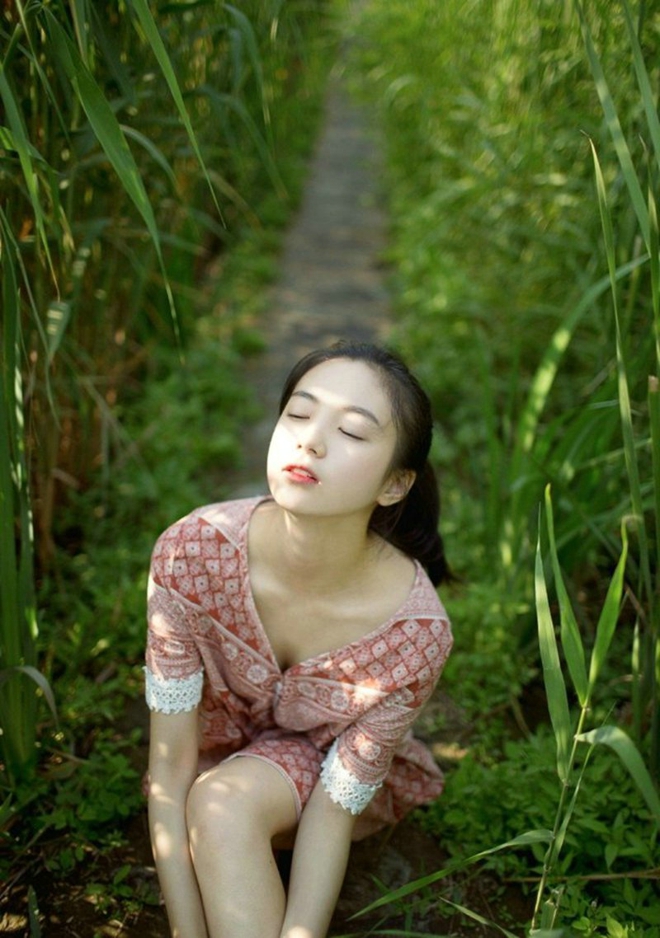 身姿性感曼妙的大美人周于希细高跟黑丝袜腿控福利写真