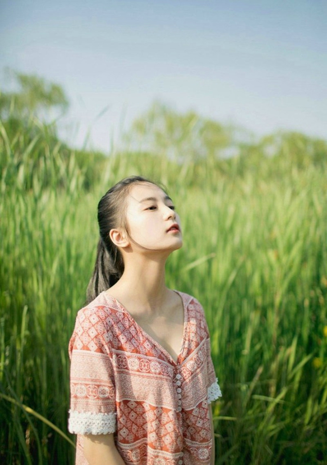 身姿性感曼妙的大美人周于希细高跟黑丝袜腿控福利写真