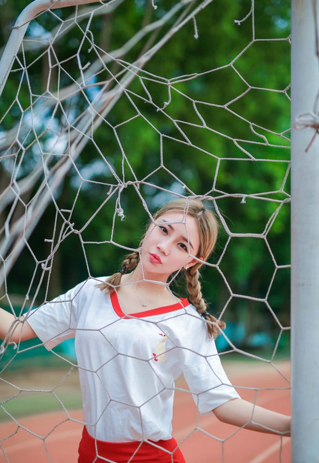 身姿性感曼妙的大美人周于希细高跟黑丝袜腿控福利写真