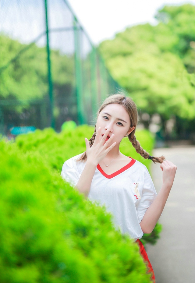 身姿性感曼妙的大美人周于希细高跟黑丝袜腿控福利写真