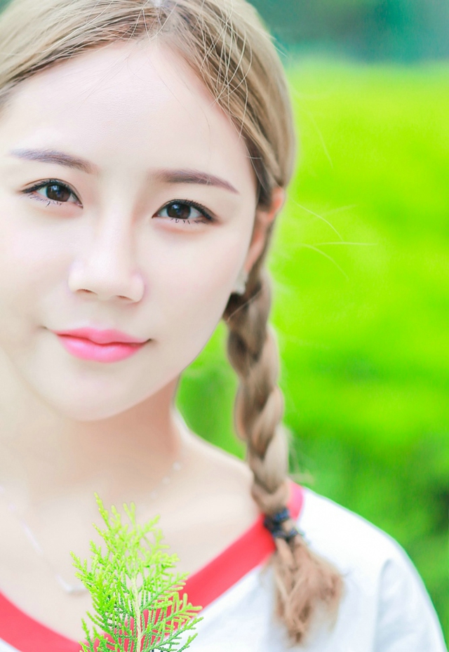 身姿性感曼妙的大美人周于希细高跟黑丝袜腿控福利写真