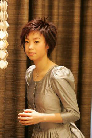 张怡宁时尚写真 赛外女人味十足