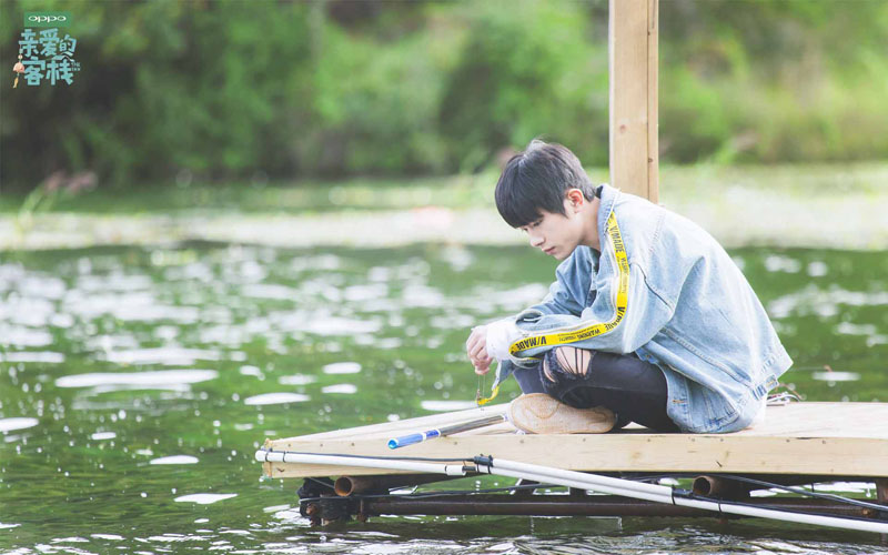 易烊千玺《亲爱的客栈》剧照图片