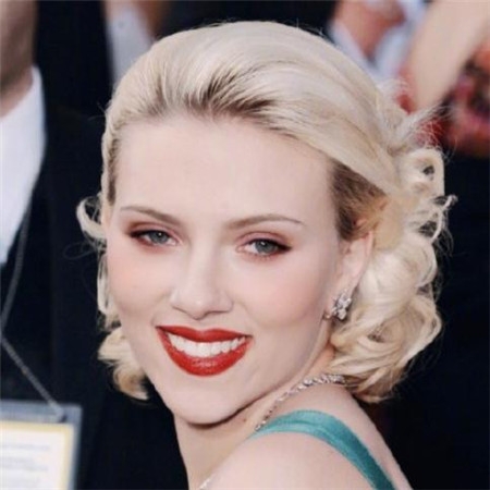 欧美巨星黑寡妇惹火性感图片