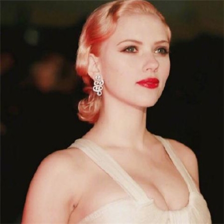 欧美巨星黑寡妇惹火性感图片