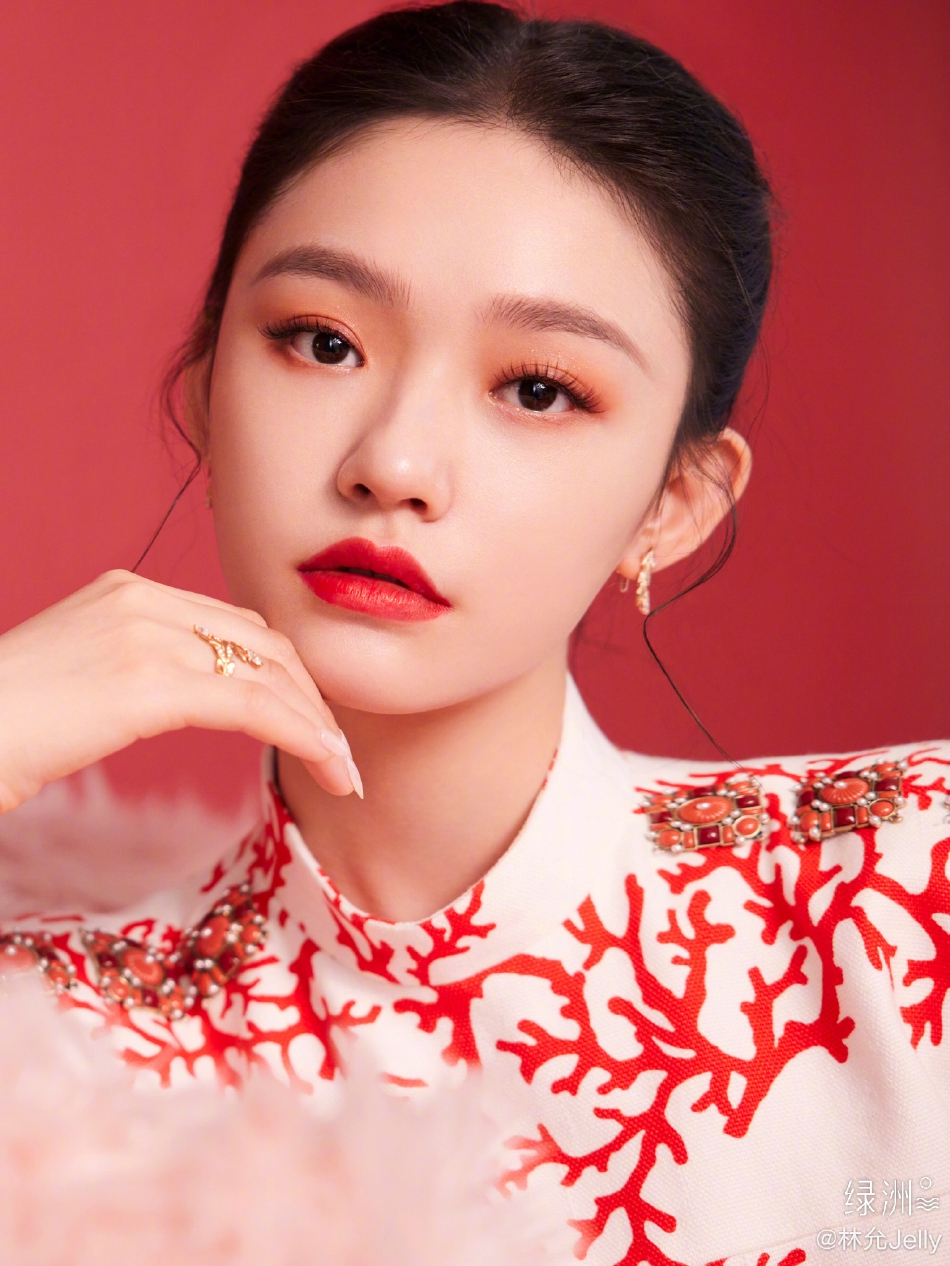 林允剪纸旗袍尽显端庄优雅写真