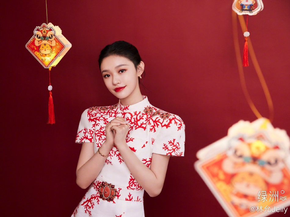 林允剪纸旗袍尽显端庄优雅写真