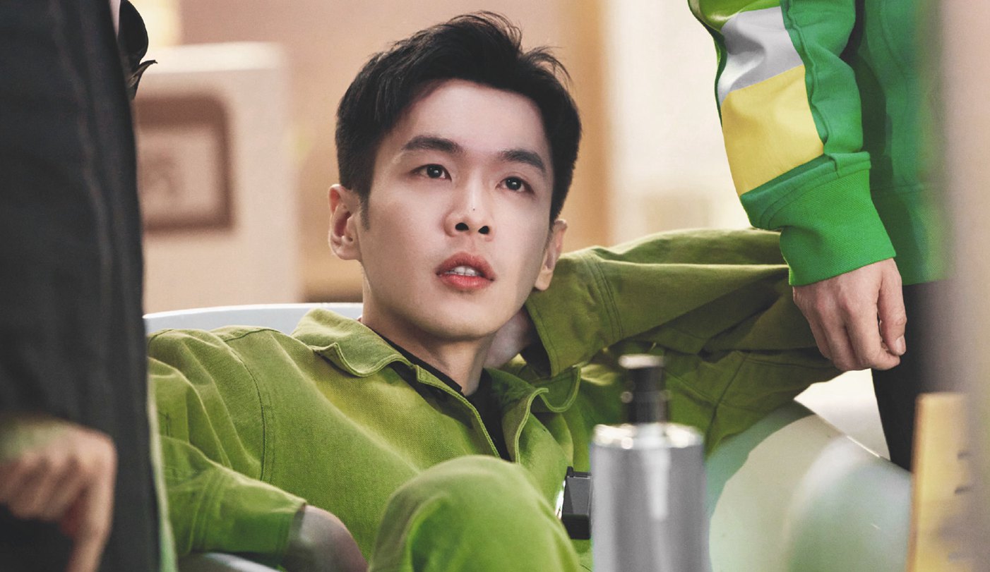 张若昀大侦探物业维修工造型穿出时尚范儿