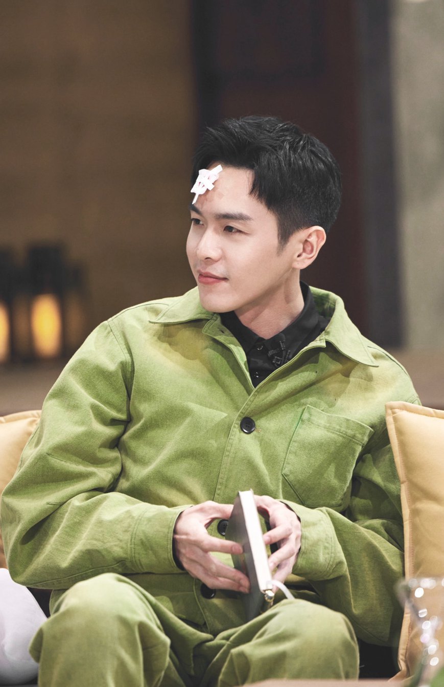 张若昀大侦探物业维修工造型穿出时尚范儿