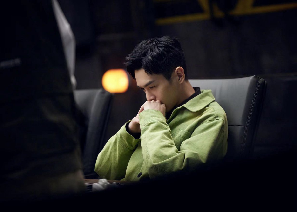 张若昀大侦探物业维修工造型穿出时尚范儿