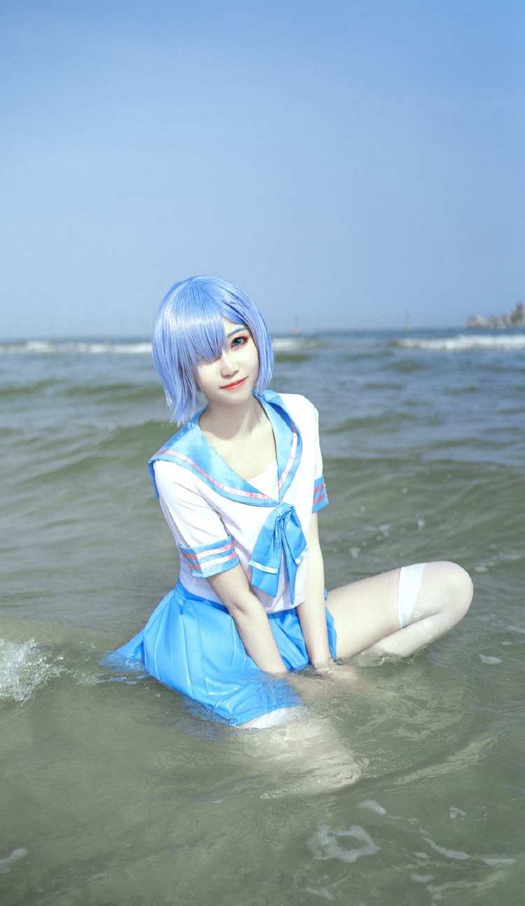 海边cosplay美少女湿身白丝水手服火辣诱人写真图片