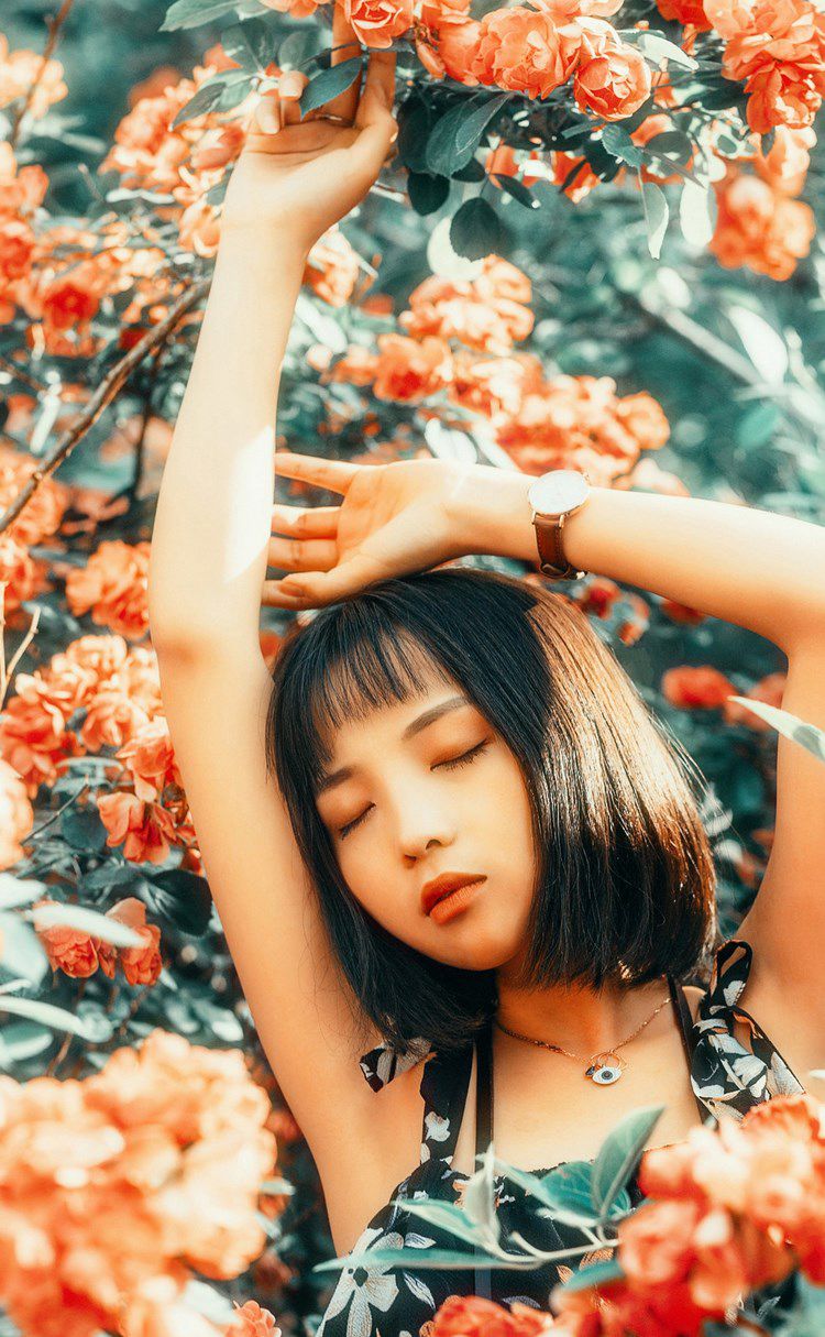 运动长腿丝袜少女 大秀魅惑小蛮腰