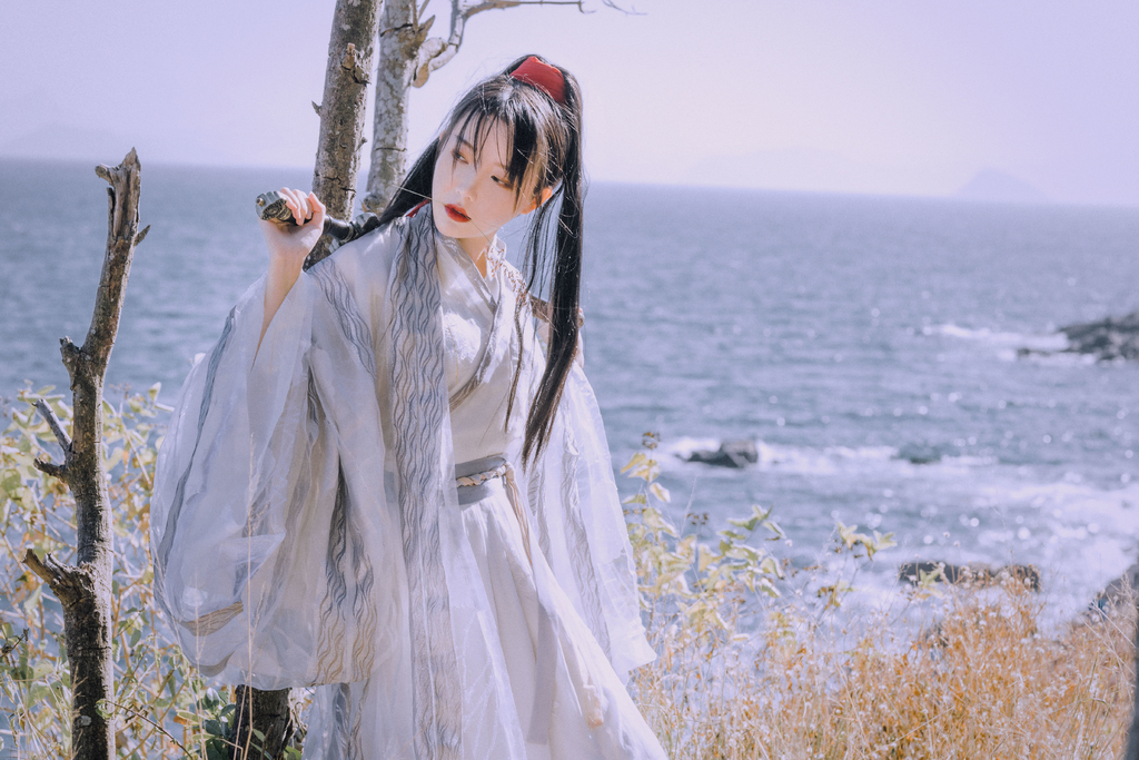 气质纤尘不染的古装侠女看起来又A又飒养眼古风摄影图片