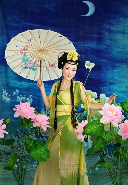 舞动的绿叶少女 古韵十足裙角飘飘