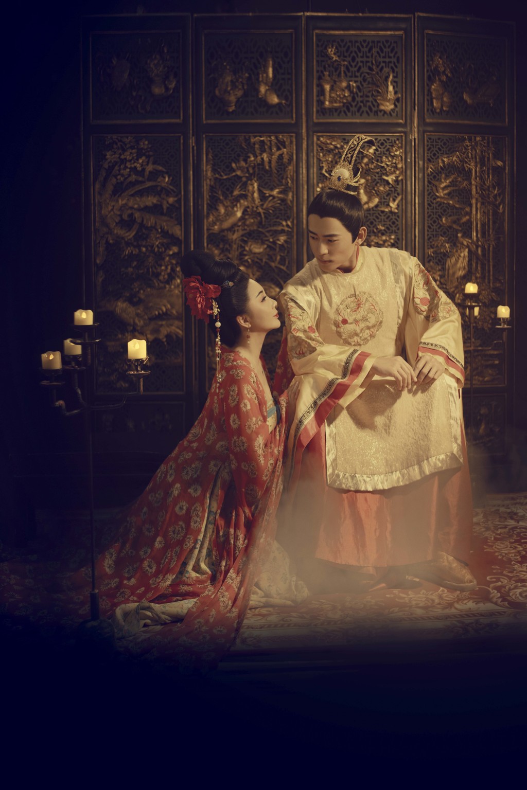 古装电视剧美女高盘发髻红衣罗裙妖娆身姿唯美写真