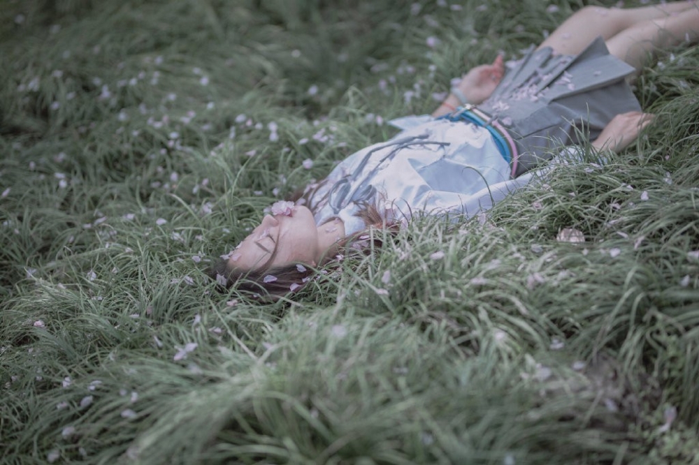 日系美女户外空灵唯美小清新短裙性感写真图片