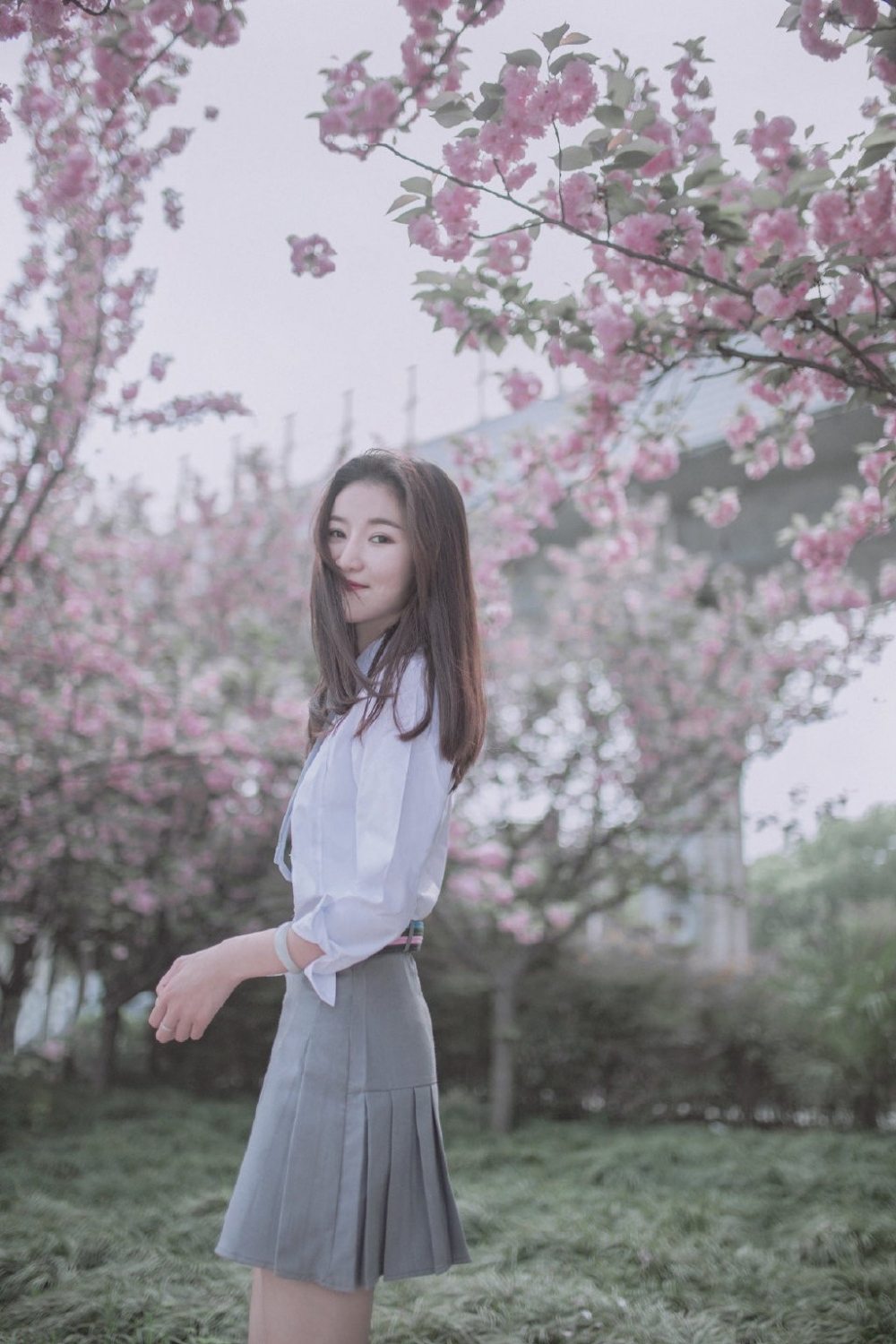 日系美女户外空灵唯美小清新短裙性感写真图片