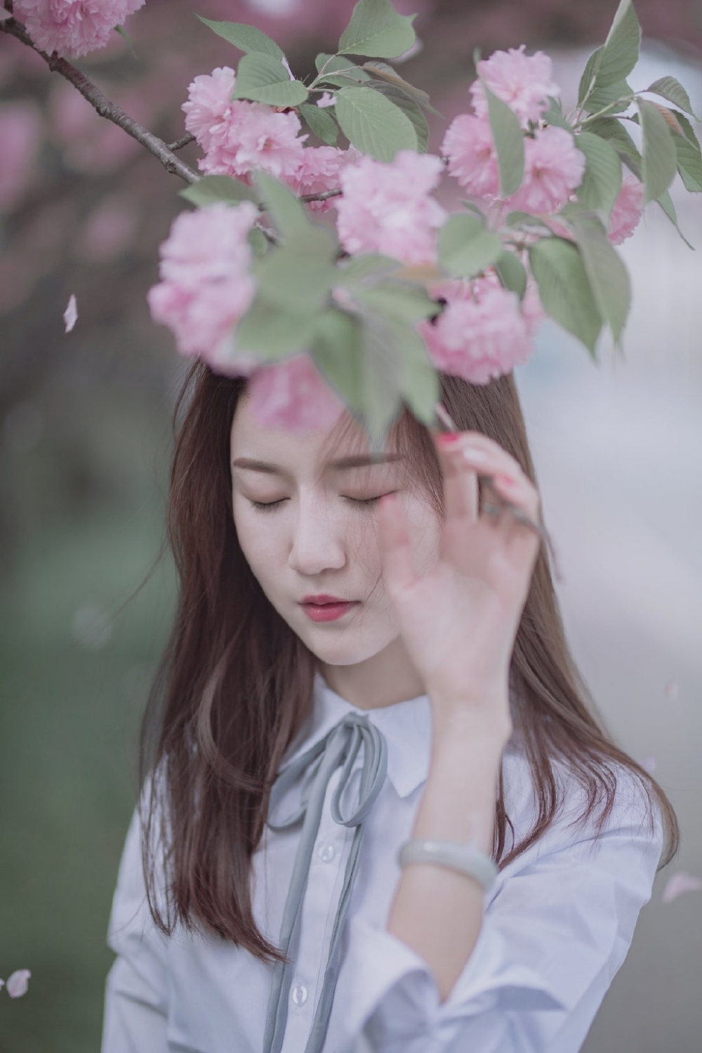 日系美女户外空灵唯美小清新短裙性感写真图片