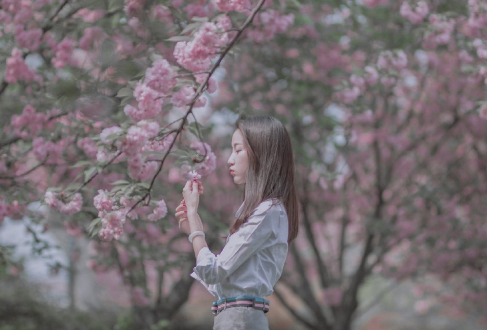 日系美女户外空灵唯美小清新短裙性感写真图片