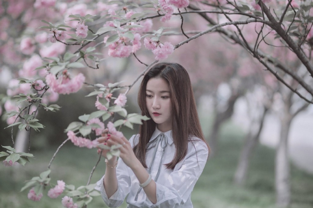 日系美女户外空灵唯美小清新短裙性感写真图片