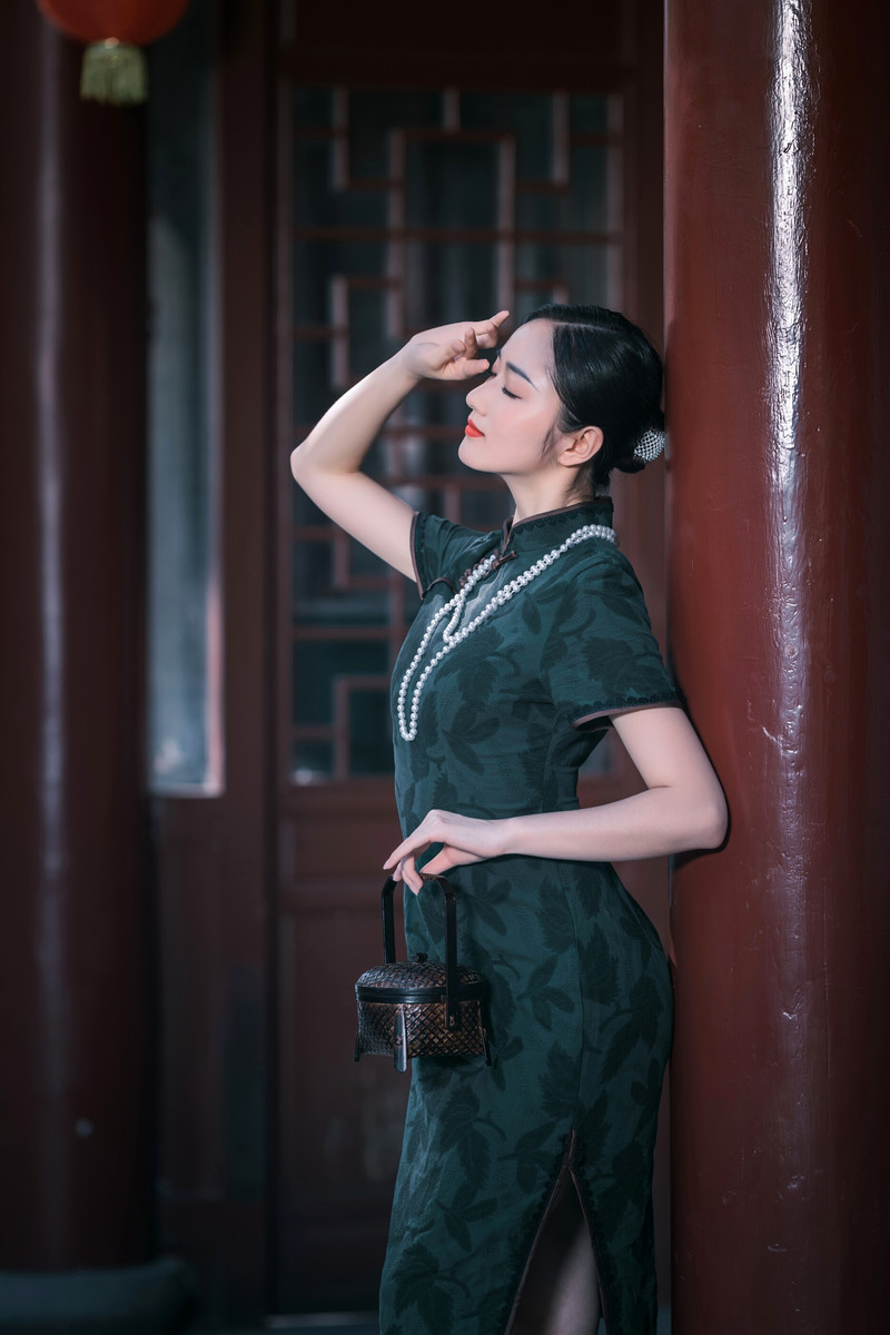 大胸美女护士装诱惑