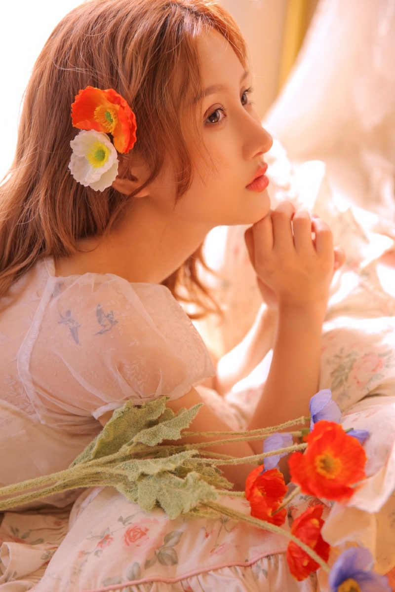 极品美人娇羞明媚私拍写真