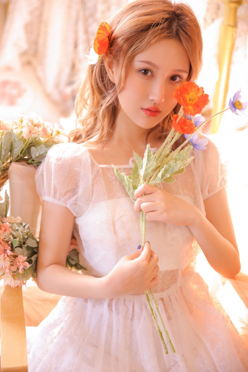 极品美人娇羞明媚私拍写真