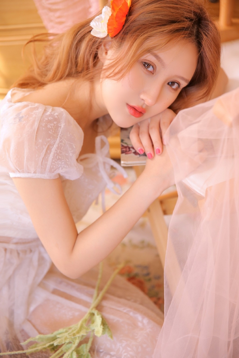 极品美人娇羞明媚私拍写真