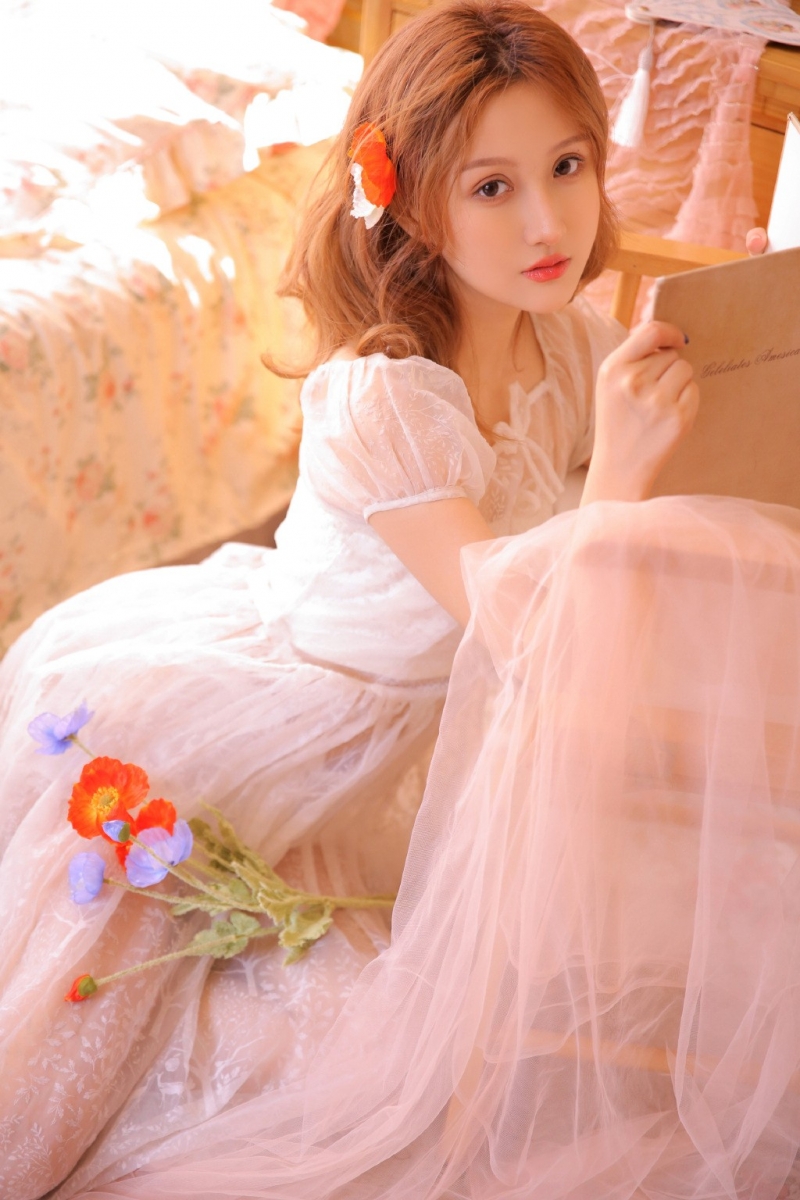 极品美人娇羞明媚私拍写真