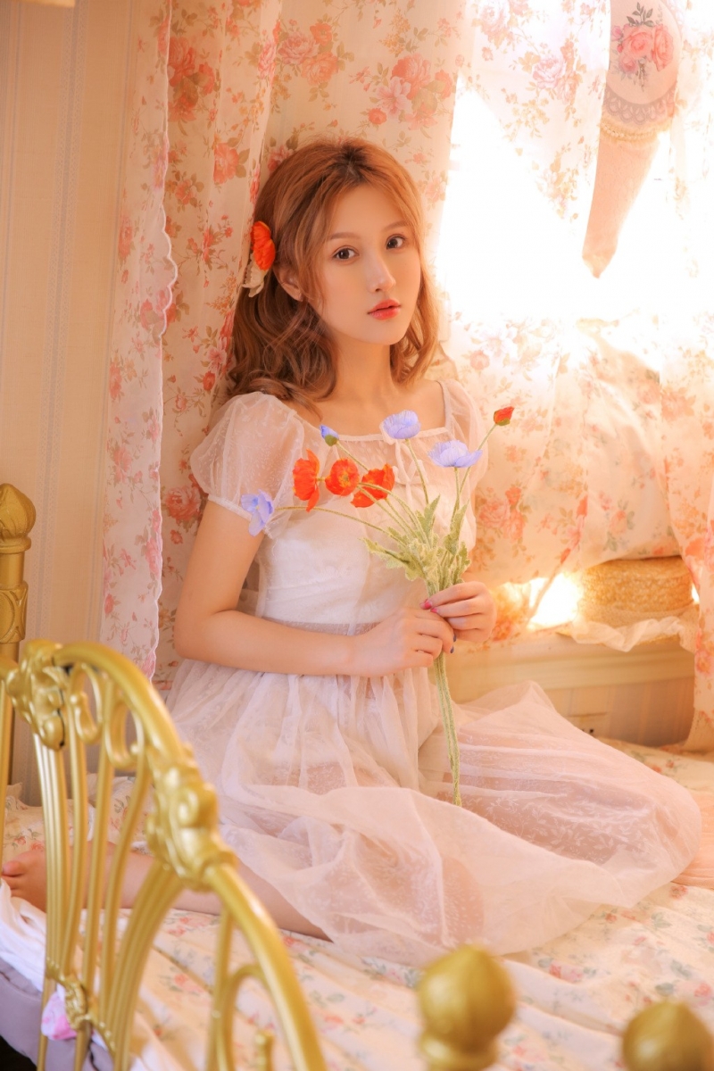 极品美人娇羞明媚私拍写真