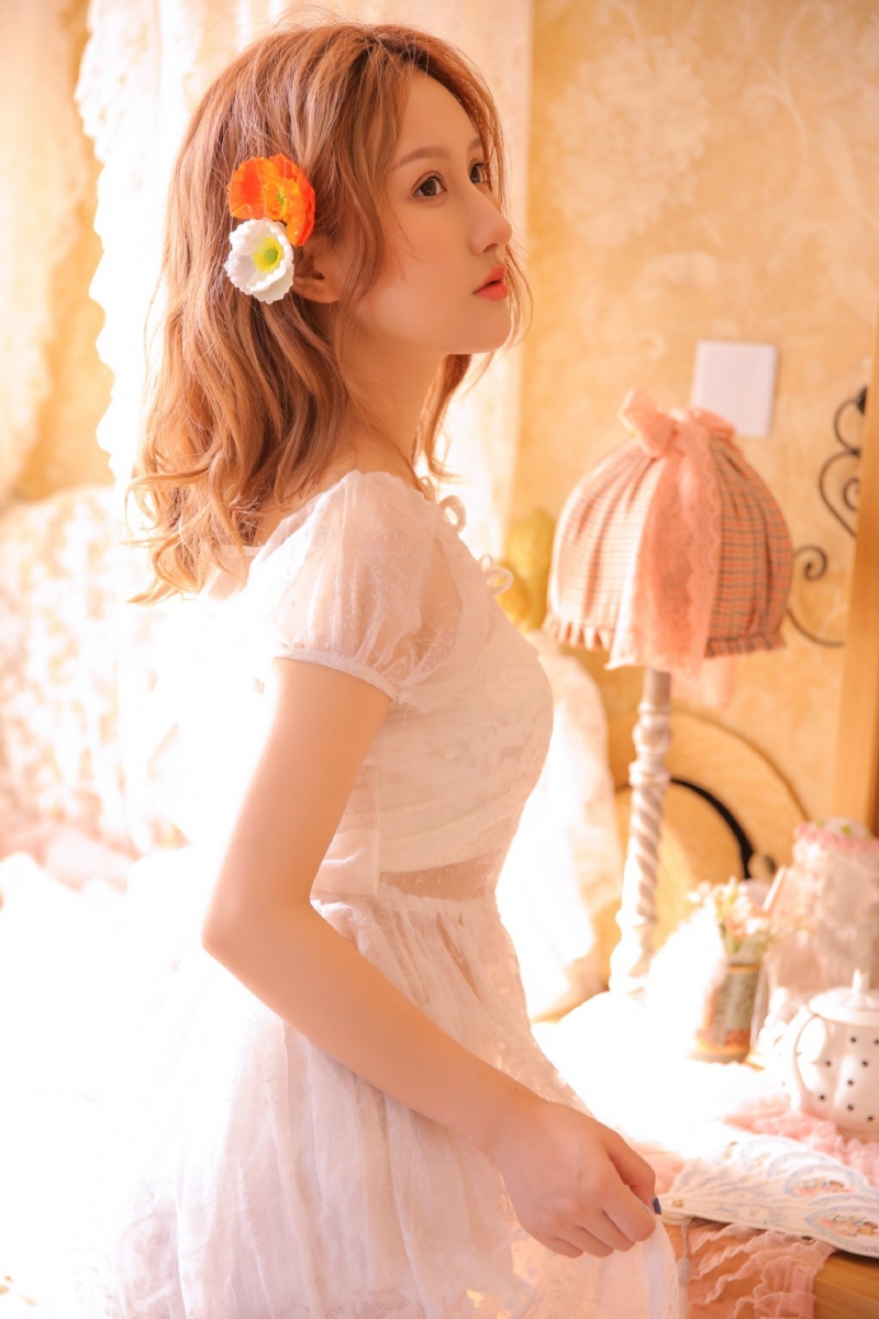 极品美人娇羞明媚私拍写真