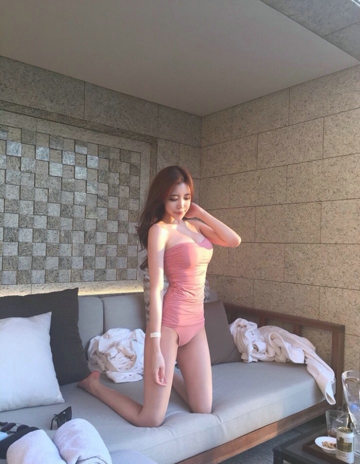 金发女郎波涛胸涌呼之欲出辣图