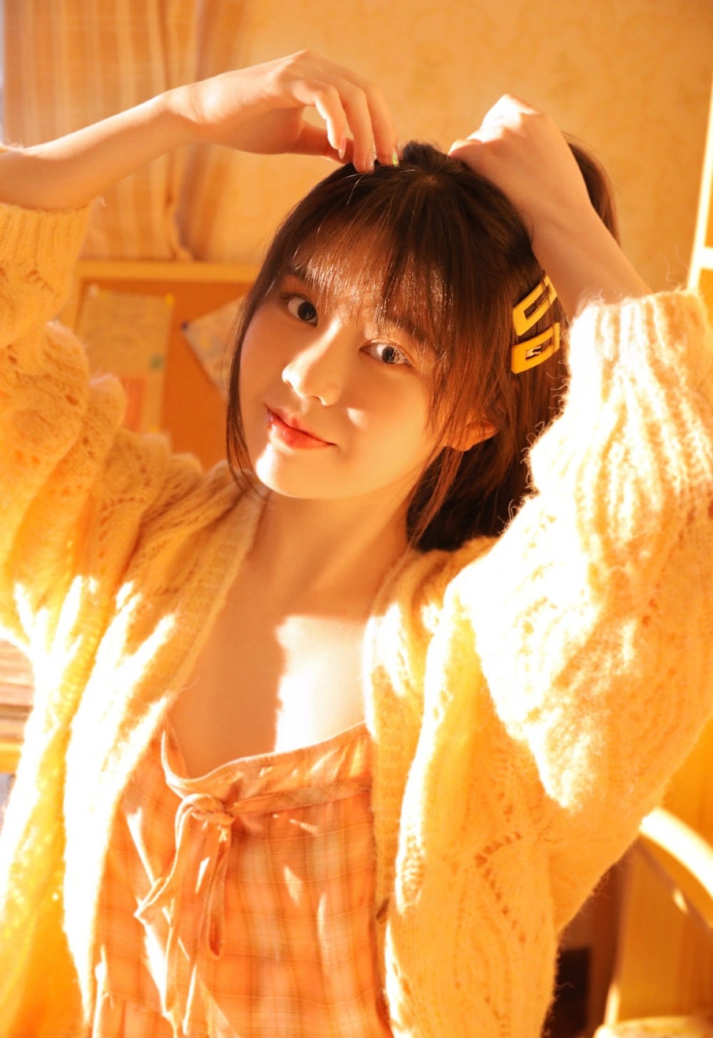 漂亮可爱的娃娃脸美女阳光下清丽动人唯美写真摄影