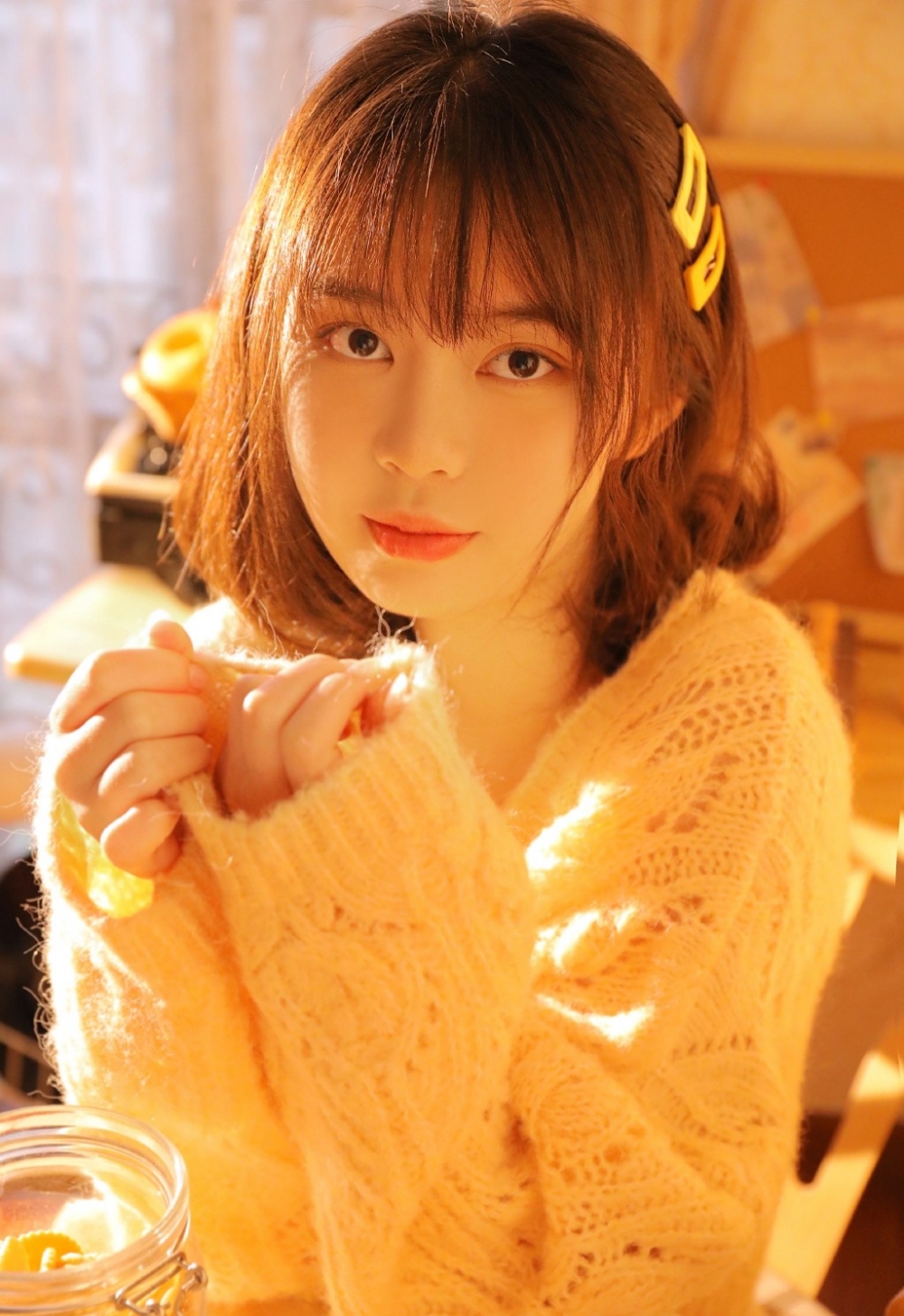 漂亮可爱的娃娃脸美女阳光下清丽动人唯美写真摄影