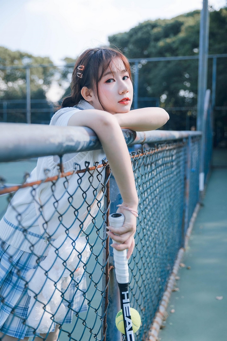 校园清纯美少女萌妹白丝美腿阳光养眼写真图片