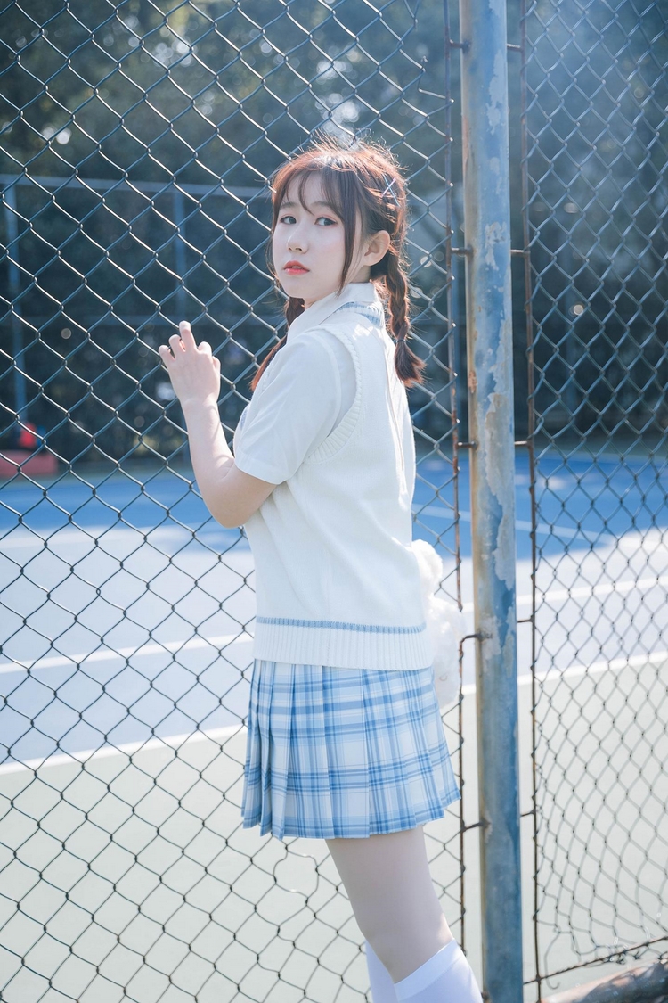 校园清纯美少女萌妹白丝美腿阳光养眼写真图片