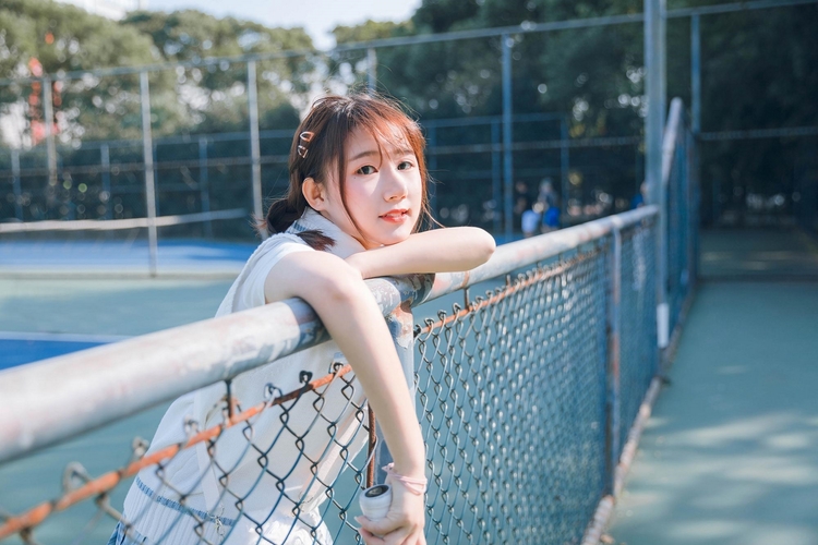 校园清纯美少女萌妹白丝美腿阳光养眼写真图片