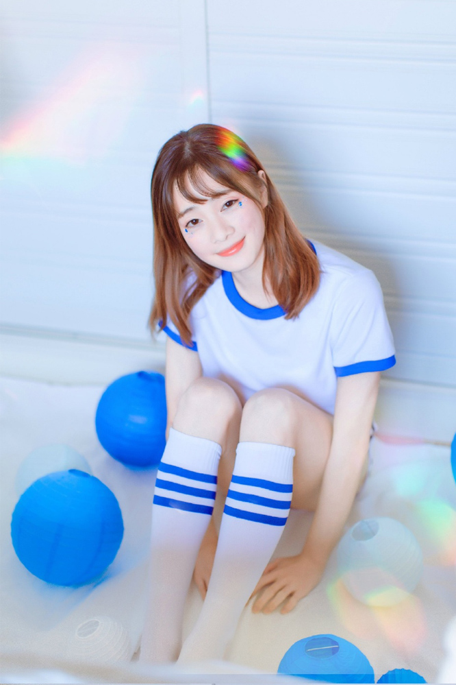 开放大胆美女连体丝袜室内性感风骚写真