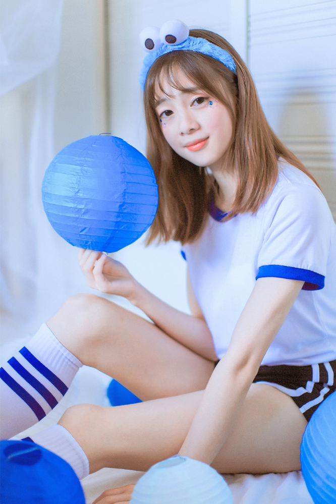 开放大胆美女连体丝袜室内性感风骚写真