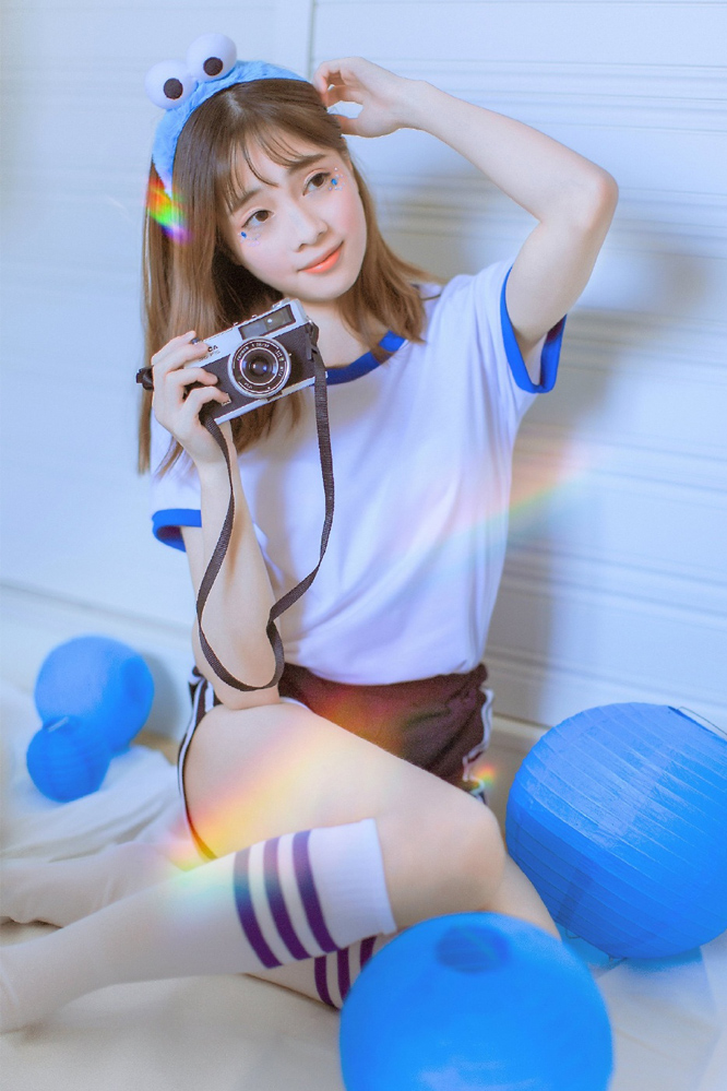 开放大胆美女连体丝袜室内性感风骚写真