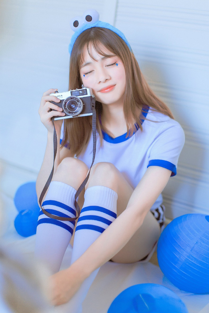 开放大胆美女连体丝袜室内性感风骚写真