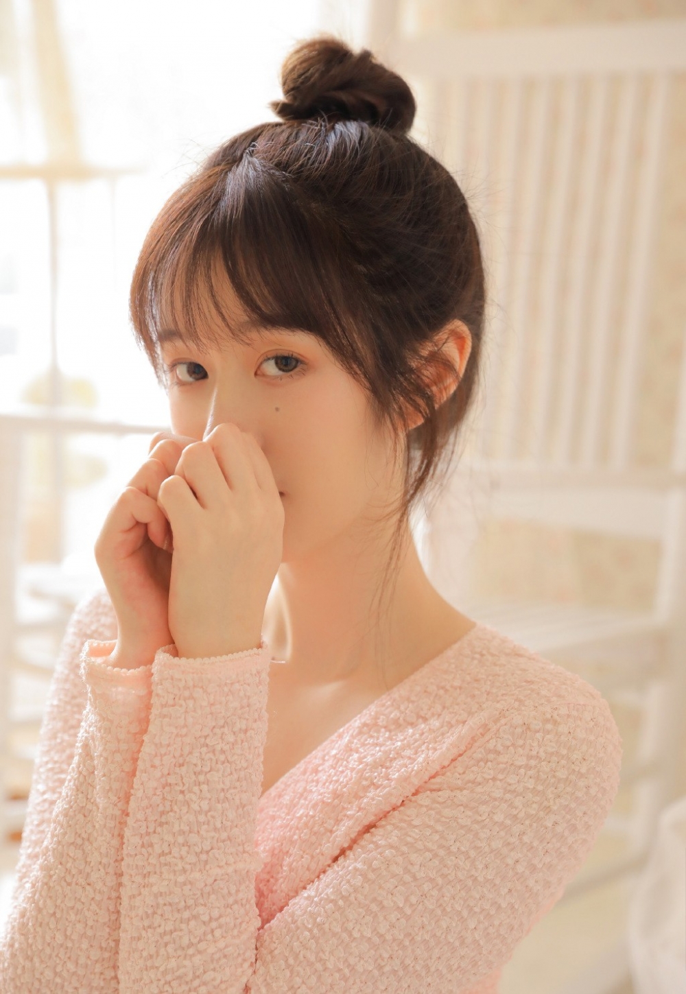 粉粉嫩嫩小女孩白丝长腿诱人写真