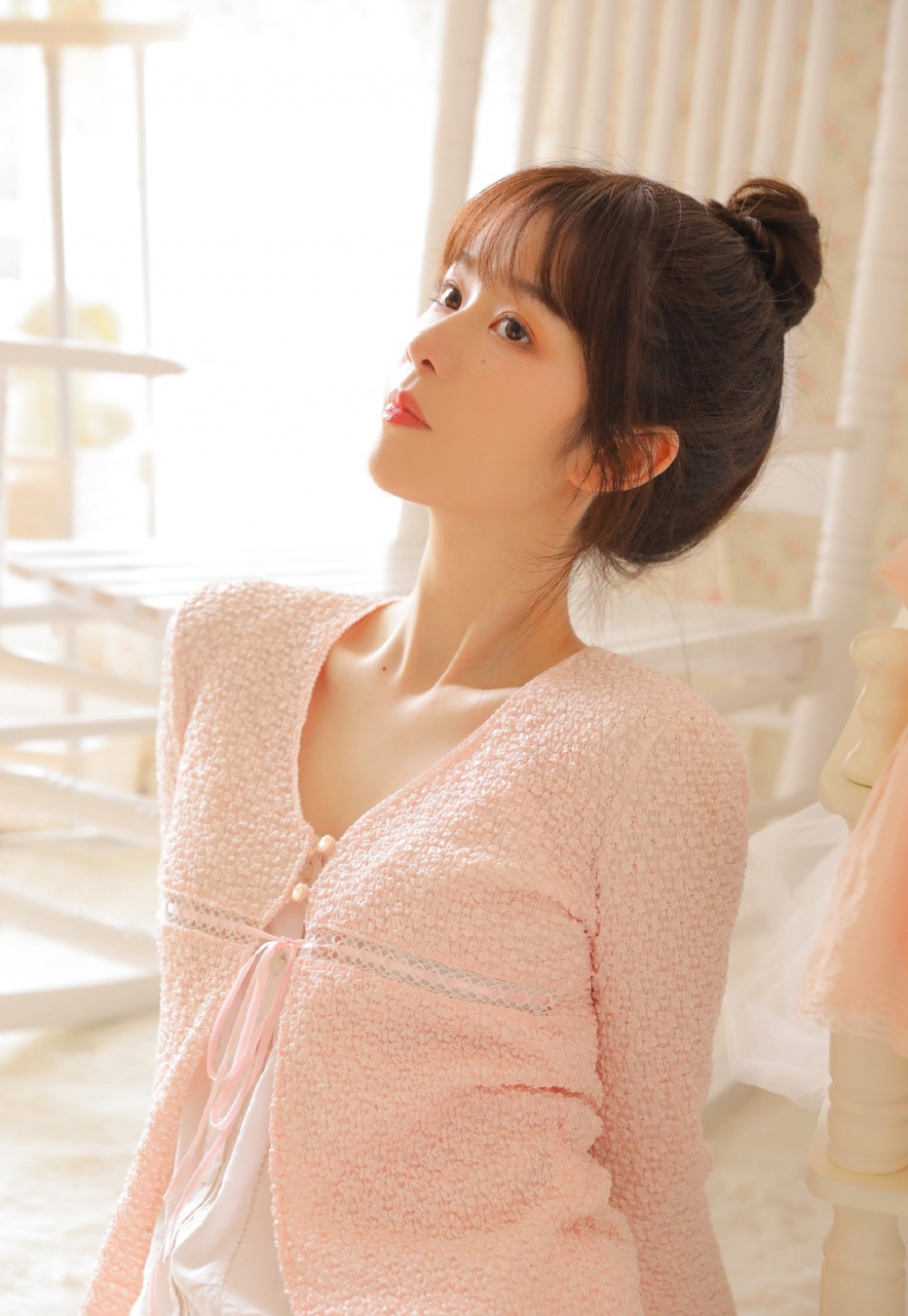 粉粉嫩嫩小女孩白丝长腿诱人写真